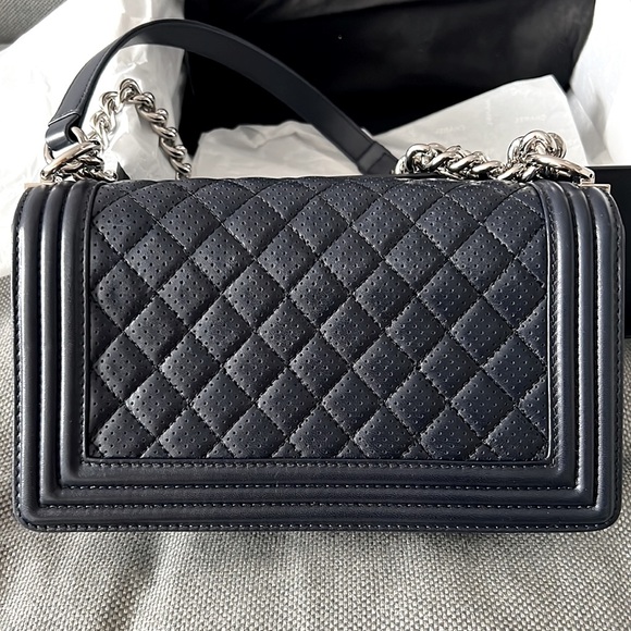 Chanel le boy dark navy with shiny silver hardware, medium size,smooth calfskin - Picture 3 of 16